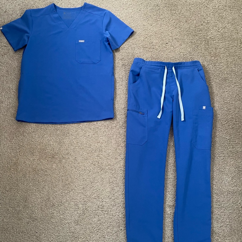 Figs scrub set top xs 3 pockets, bottoms xsp (petite)